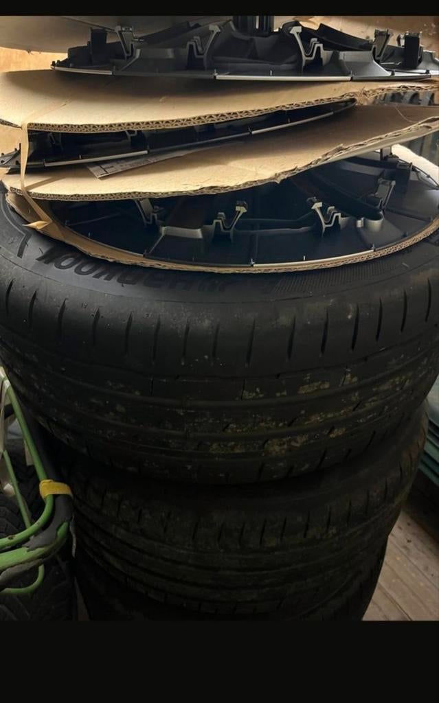 Tesla model Y,Tesla 19 inch Nieuw 100km gebruikt, 19 inch, 255 mm, Banden en Velgen, Nieuw