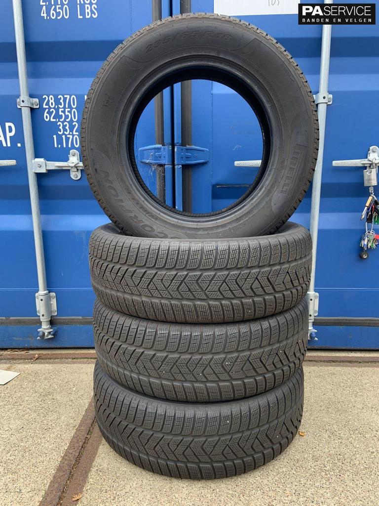 4x Pirelli 235 65 18 Winterbanden met 6.4 en 5.8 mm, 18 inch, Gebruikt, -, -