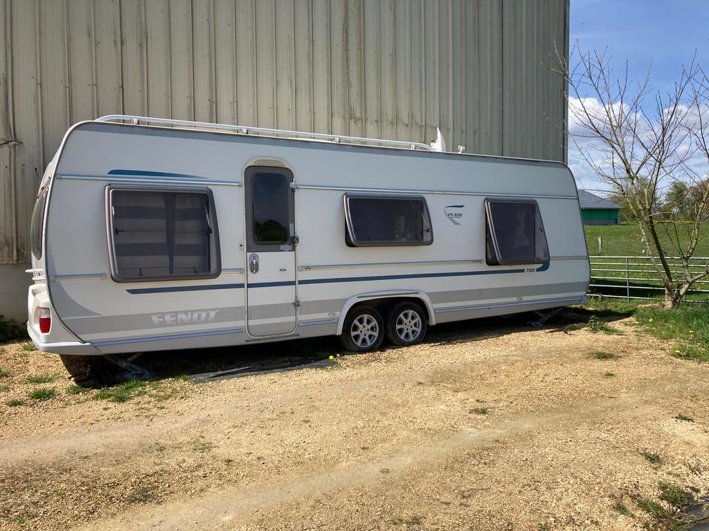 Caravan Fendt Platin 700, Vast bed, Tot en met 2, 7 tot 8 meter, Particulier