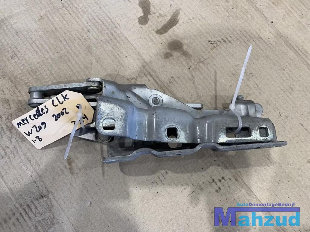 MERCEDES CLK W209 Motorkap scharnier set links rechts, Mercedes-Benz AG, Mercedes-Benz, Utilisé, Mercedesstrasse 120
70372  Stuttgart, DE