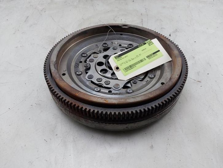 VOLANT MOTEUR Q3 (8UB / 8UG) (|06J105266AQ|06J105266R|), Autos : Pièces & Accessoires, Moteurs & Accessoires, Audi, Utilisé