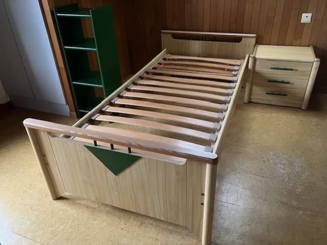 1 persoonsbed - Lit simple, Huis en Inrichting, Slaapkamer | Bedden, Ophalen, Verstelbaar, 90 cm, Eenpersoons