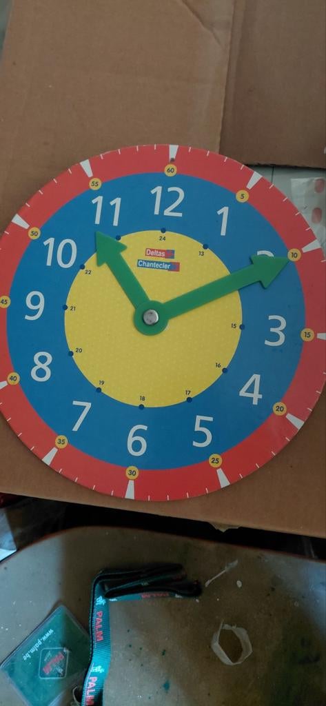 Horloge en carton rigide idéale pour des heures de lecture, Enlèvement ou Envoi