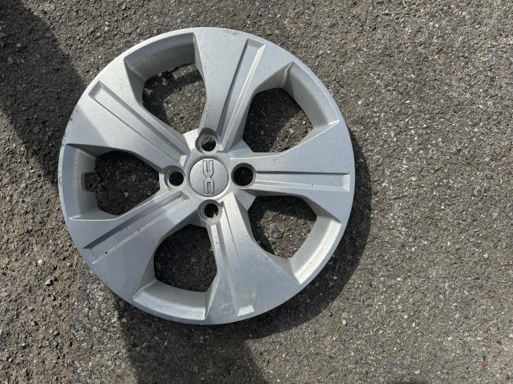 Enjoliveur Dacia 15 pouces, Autos : Divers, Enjoliveurs, Enlèvement ou Envoi, Utilisé