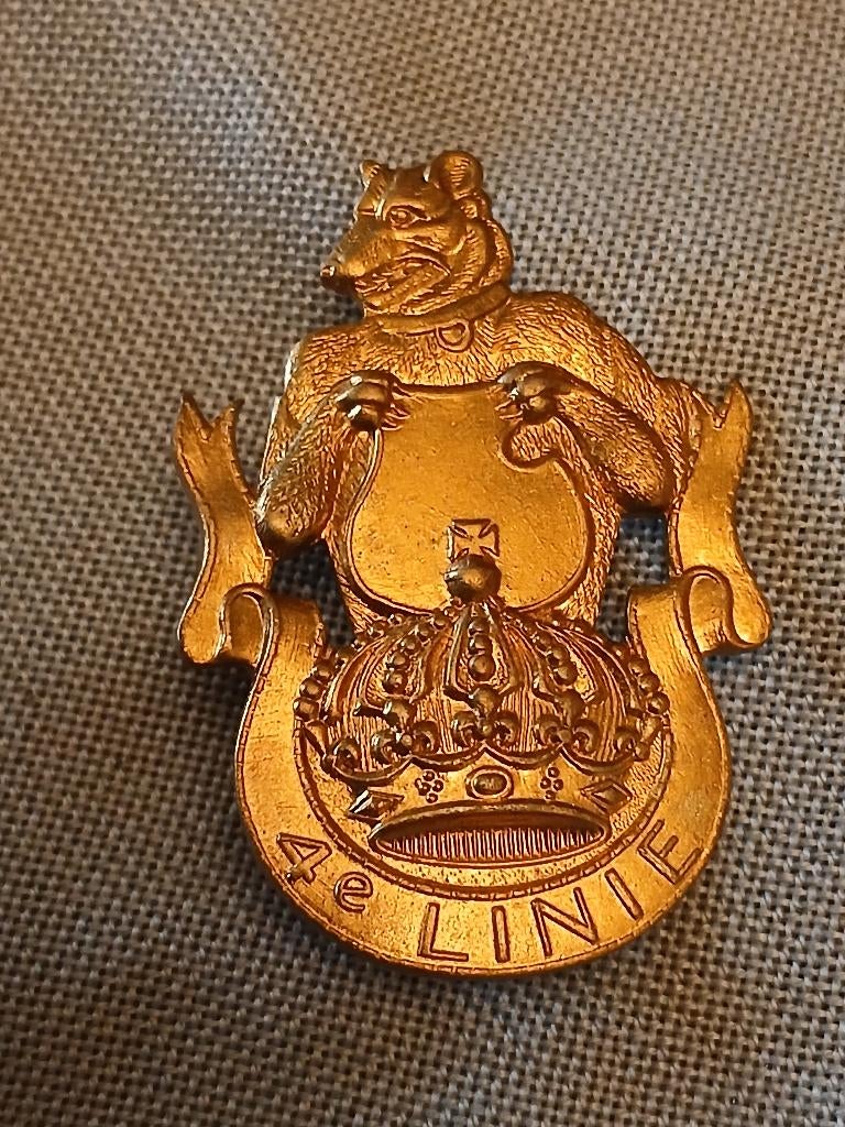 Insigne 4 regiment de ligne doré, Enlèvement, Armée de terre, Emblème ou Badge