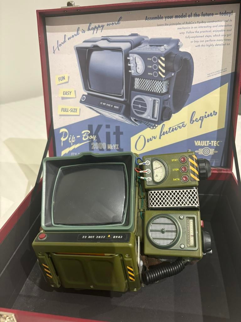 Fallout Pip Boy 2000 mkVI kit, Hobby en Vrije tijd, Ophalen of Verzenden, Zo goed als nieuw