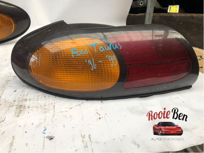 Feu arrière gauche d'un Ford Usa Taurus, Autos : Pièces & Accessoires, Éclairage, Pièces américaines, Utilisé, 3 mois de garantie