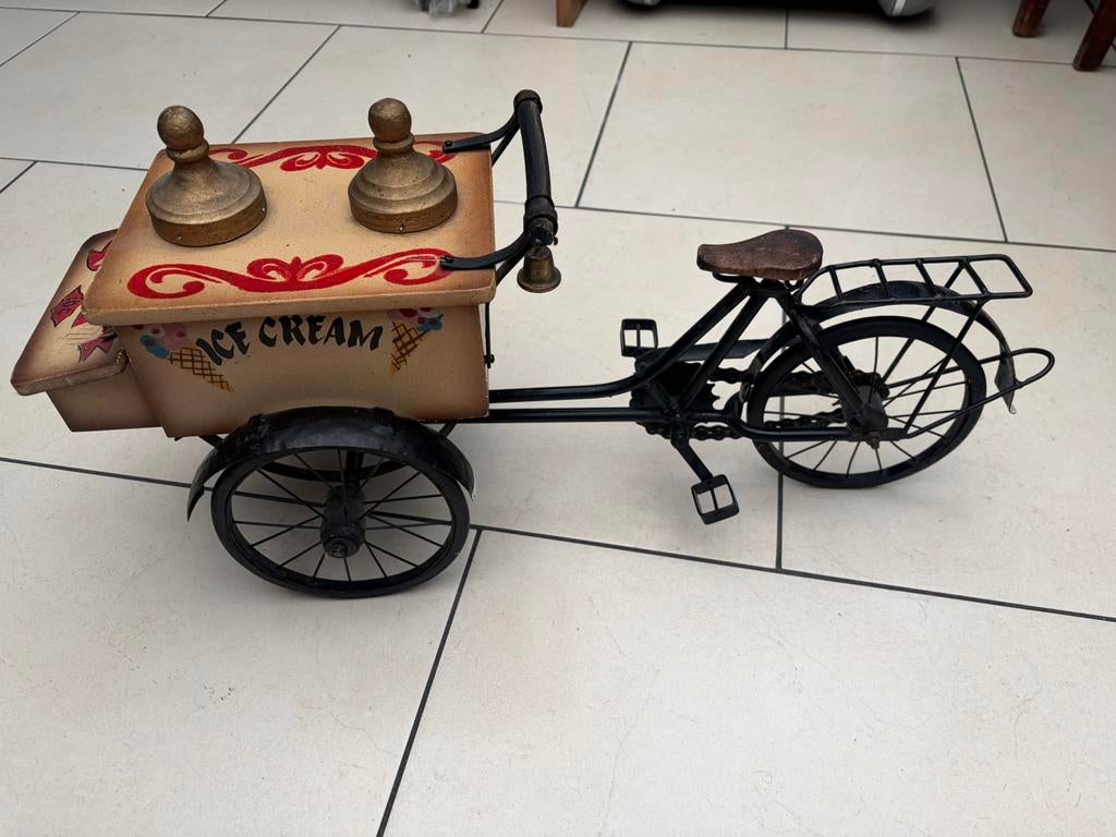 Ijs cremekar, Ophalen