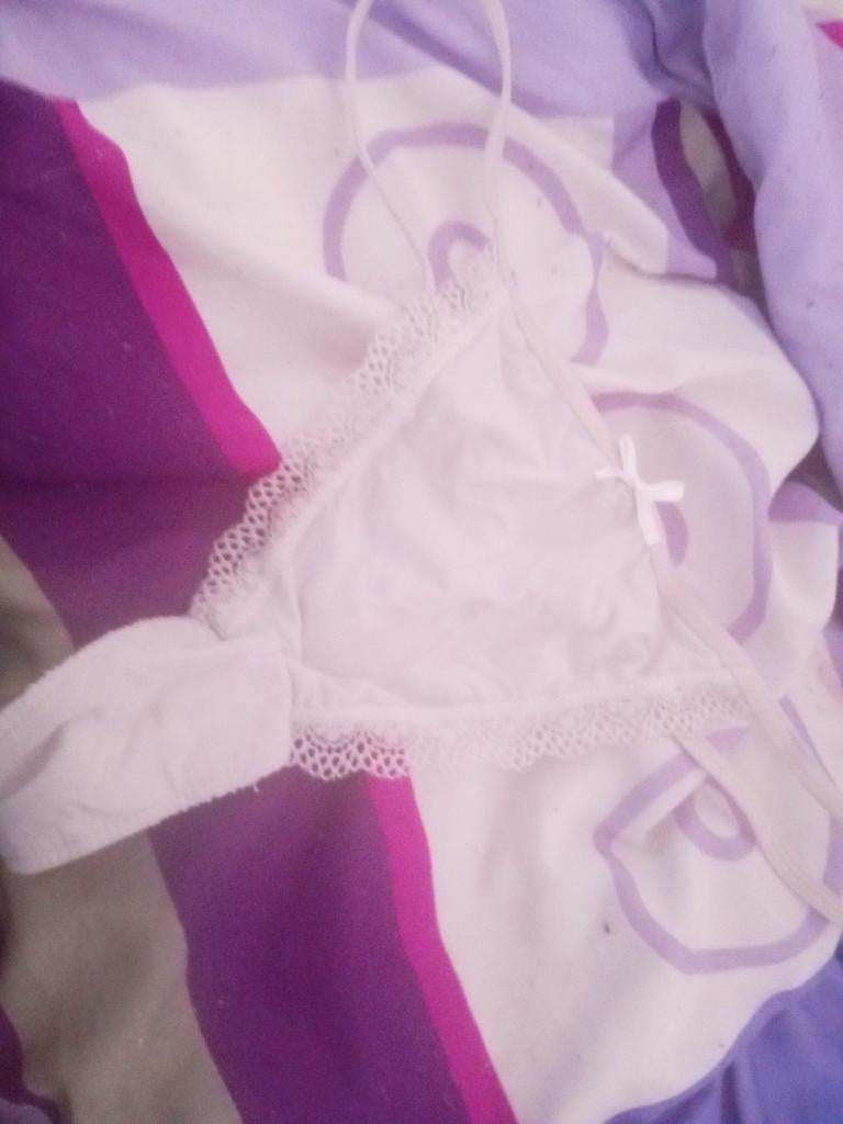 Witte string, Verzenden