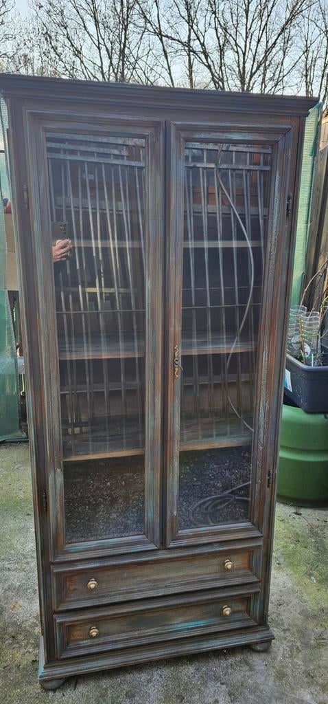 Petite bibliothèque vitrée, Enlèvement