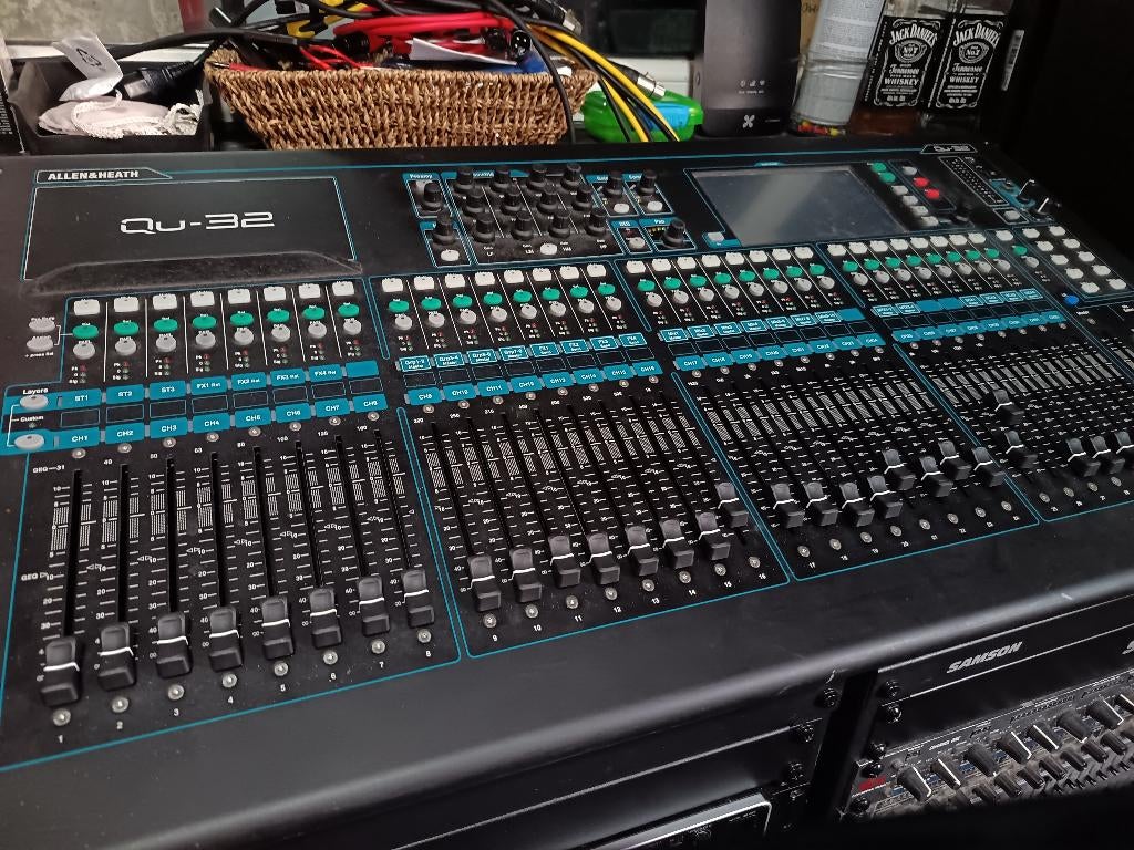 Table de mixage A&E QU32, Enlèvement, Utilisé, 20 canaux ou plus, Entrée micro