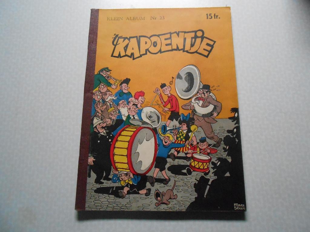 Kleine Album 't Kapoentje 23b. 1954., Gelezen, Eén stripboek, Ophalen of Verzenden, Herge