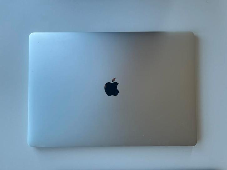 MacBook Pro 15” 2018 | 6-core i7 | 16GB RAM, Informatique & Logiciels, Ordinateurs portables Windows, Utilisé, 15 pouces, SSD