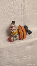 Clown heureux couché avec un tonneau de la collection Leonar, Collections, Enlèvement ou Envoi, Comme neuf