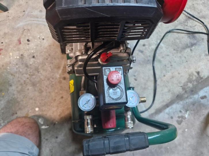 Bonjour,
Je vends mon compresseur 25 litres 0491.30.91.77, Doe-het-zelf en Bouw, Aggregaten