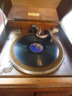 Antieke grammofoon in mooi meubel, Enlèvement