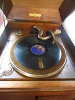 Antieke grammofoon in mooi meubel, Ophalen