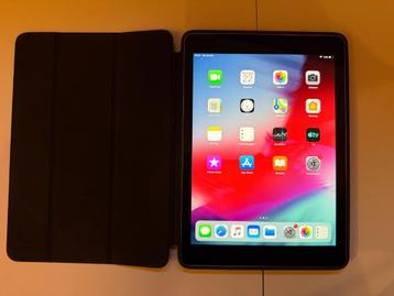 Apple iPad Air 32Gb + Apple Smart Case leder + oplader beschikbaar voor biedingen