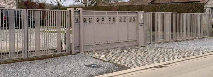 Volledig metalen hekwerk met schuifpoort en klein poortje., Tuin en Terras, Tuinpoorten, Gebruikt, Schuifpoort, Staal, 150 tot 200 cm