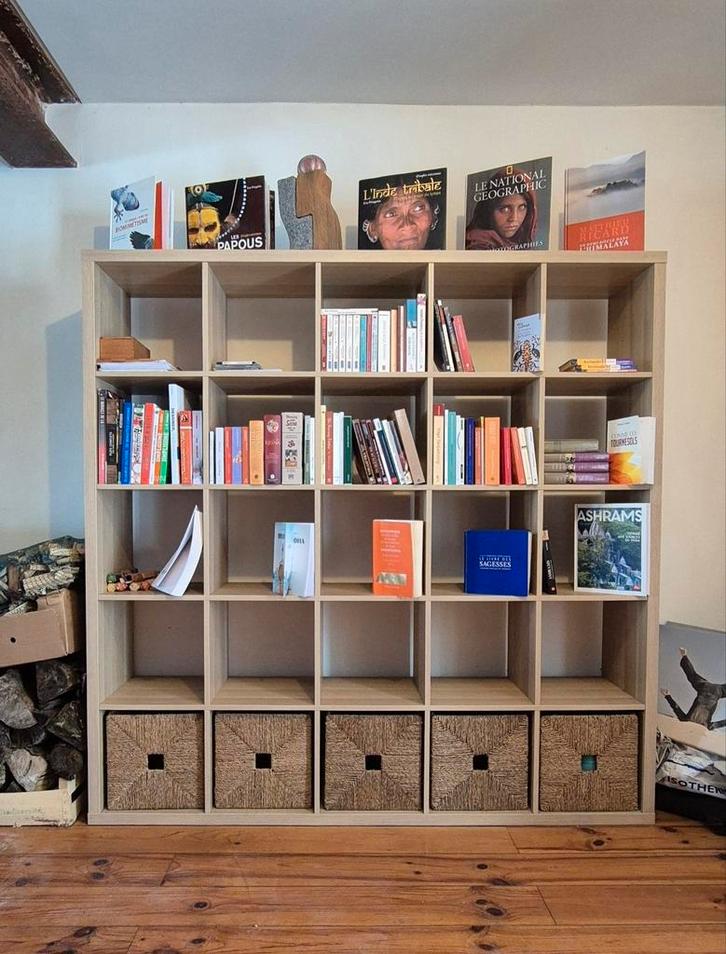 Étagère ikea très pratique et jolie, 182 x 182 cm, Maison & Meubles, Armoires | Bibliothèques, Comme neuf, Enlèvement