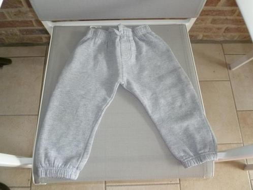 pantalon training taille 98, Enfants & Bébés, Vêtements enfant | Taille 98, Comme neuf, Garçon, Pantalon, Enlèvement ou Envoi