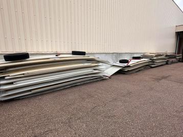 Gebruikte polycarbonaat platen – €2/m² – ideaal voor afdak beschikbaar voor biedingen