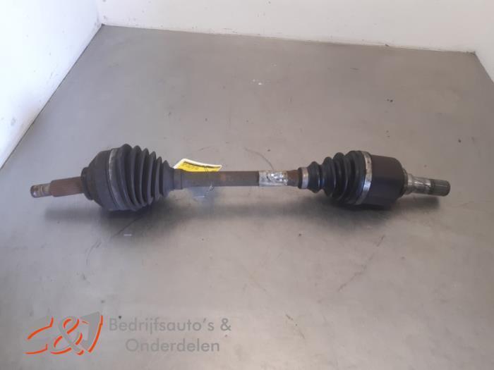 Aandrijfas links-voor van een Opel Vivaro, Auto-onderdelen, Remmen en Aandrijving, Opel, Gebruikt, 3 maanden garantie, Ophalen of Verzenden