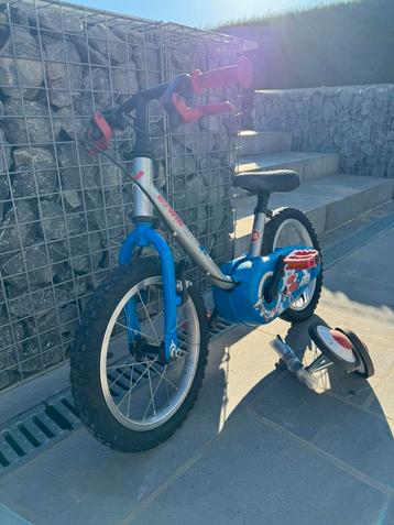 Vélo enfant débutant avec 2 roues stabilisatrices   beschikbaar voor biedingen