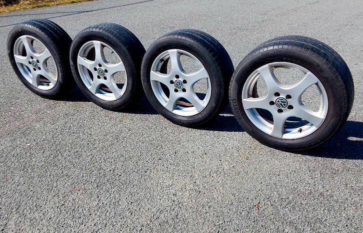 Roues alu originales VW, entraxe 5x100, Autos : Pièces & Accessoires, Pneus & Jantes, Jante(s), Pneus été, 16 pouces, Utilisé