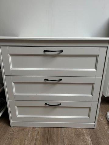 Commode kast ikea beschikbaar voor biedingen
