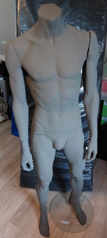 Mannequin pop man. Duurzame kwaliteit. Zonder hoofd. beschikbaar voor biedingen