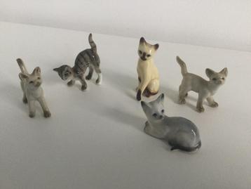 Lot de 5 petits chats en porcelaine