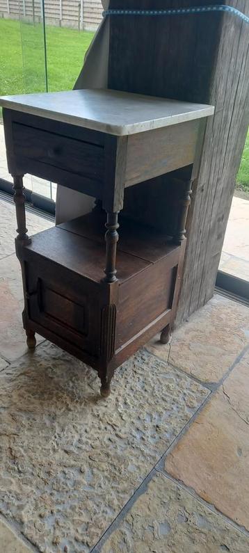 Nachtkastje  beschikbaar voor biedingen