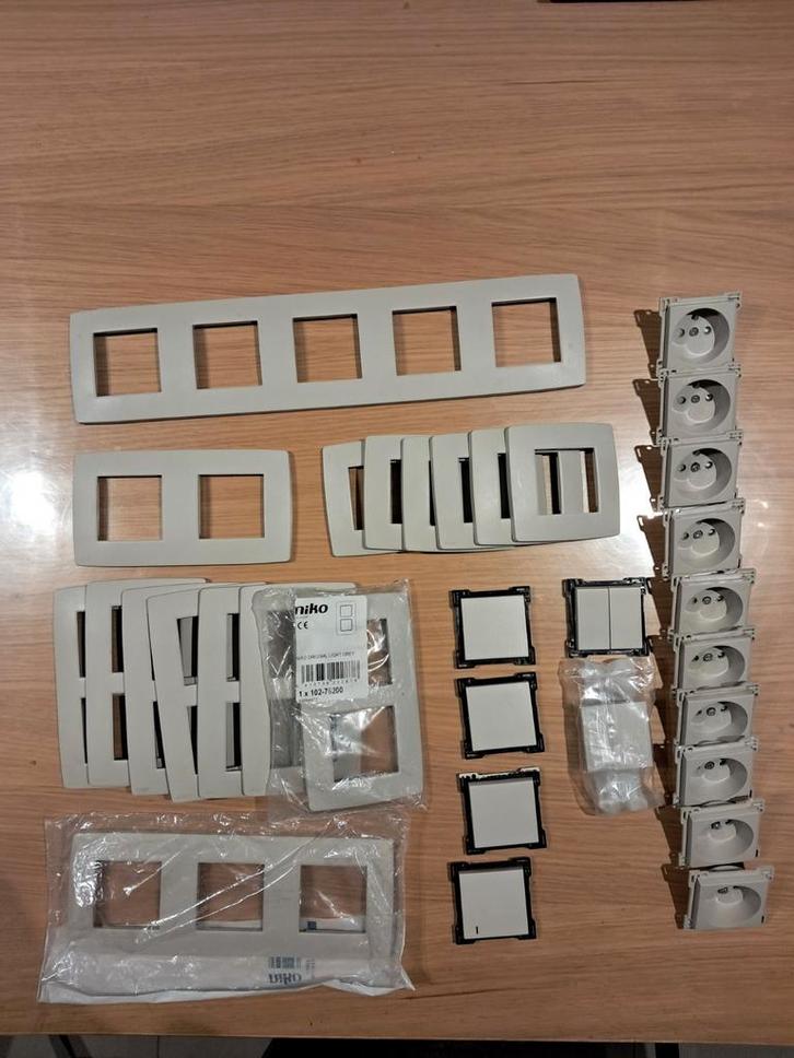 Afdekplaatjes niko original grey, Bricolage & Construction, Électricité & Câbles, Enlèvement