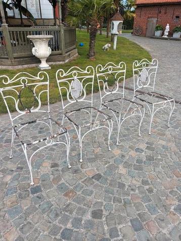 4 smeedijzeren tuinstoelen (met werk aan, zeer kleine prijs) beschikbaar voor biedingen