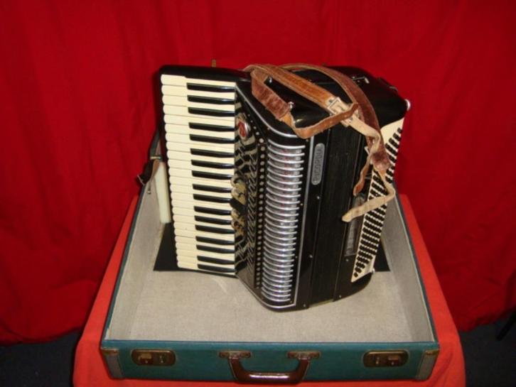 Gebruikt: Ricordia accordeon 120 bas met koffer, Muziek en Instrumenten, Accordeons, Gebruikt, Toetsaccordeon, 120-bas, Met koffer