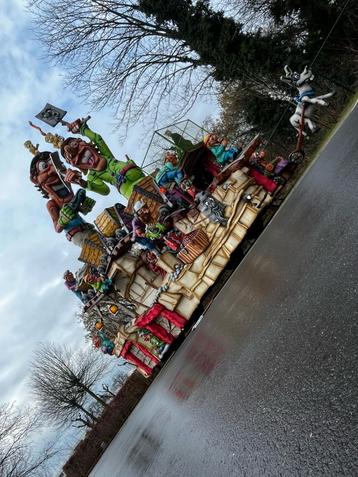 Zelfrijdende carnavalswagen  beschikbaar voor biedingen