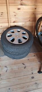 Winterbanden opel corsa op zwarte velg met velgendeksel, Auto-onderdelen, Banden en Velgen, Ophalen, Winterbanden