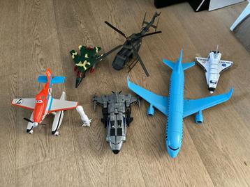 set vliegtuig-, helikopter- en ruimtevaart speelgoed beschikbaar voor biedingen
