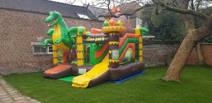 springkasteel dino park multiplay te koop, Hobby en Vrije tijd, Feestartikelen | Verhuur, Zo goed als nieuw, Ophalen