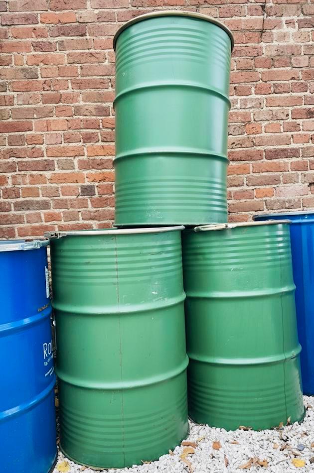 Metalen vat 220 of 240 liter (deksel+omsnoering) 100% SCHOON, Tuin en Terras, Regentonnen, Zo goed als nieuw, Metaal, Met kraantje