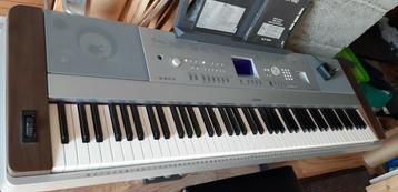 YAMAHA DGX-640 avec 3 pédales et siège, Musique & Instruments, Enlèvement, Comme neuf, Piano