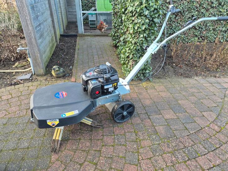 Kwern  PRO 66 onkruidborstelmachine  NIEUWSTAAT!!!, Tuin en Terras, Veegmachines, Zo goed als nieuw, Ophalen