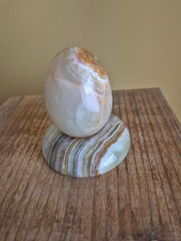 Decoratief marmer onyx aragoniet ei beschikbaar voor biedingen