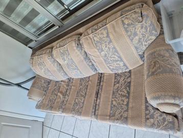 Heel comfortable zetel en proper beschikbaar voor biedingen