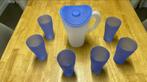Plastic waterkan met deksel en glazen, Maison & Meubles, Comme neuf, Enlèvement ou Envoi