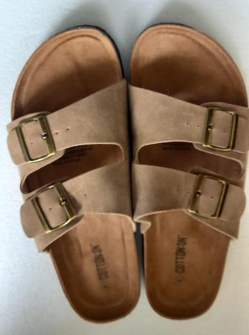 Nieuwe herenslippers maat 45 beschikbaar voor biedingen