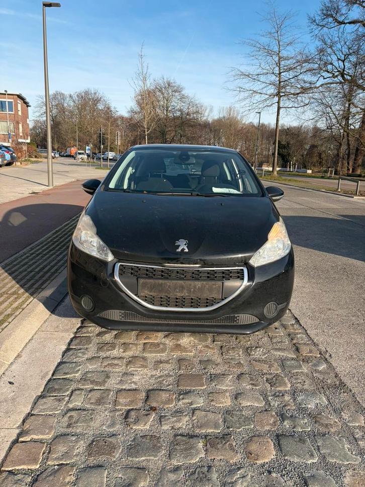 PEUGEOT 208 1.2 Essence, Autos, Peugeot, Particulier, ABS, Phares directionnels, Régulateur de distance, Airbags, Air conditionné