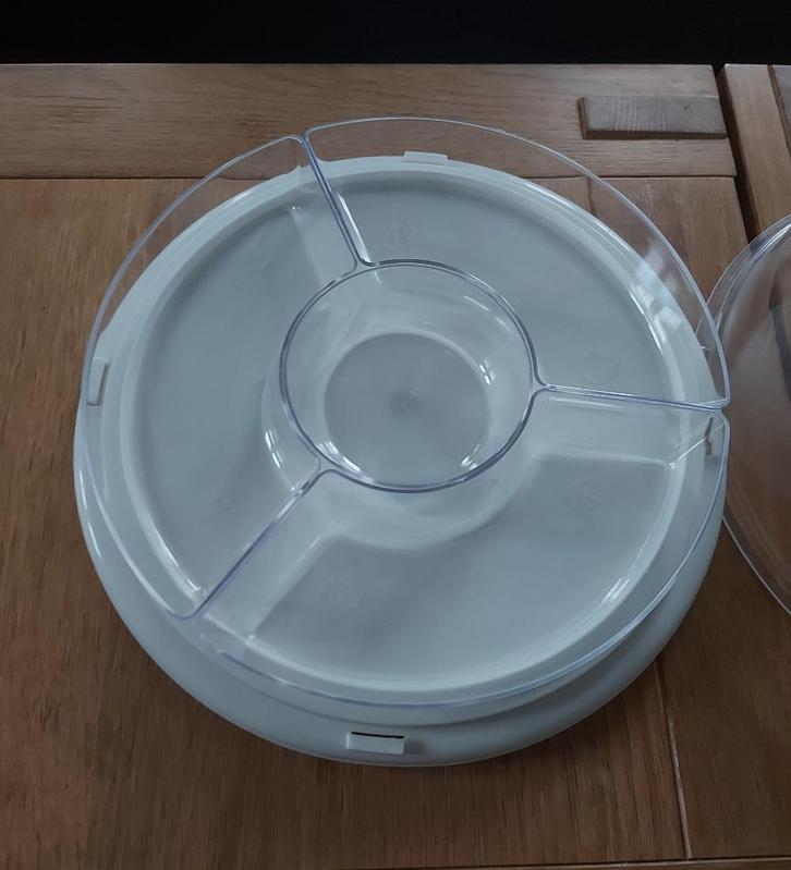 Set serveerschalen met koepel, Huis en Inrichting, Keuken | Servies, Nieuw, Schaal of Schalen, Overige materialen, Ophalen of Verzenden