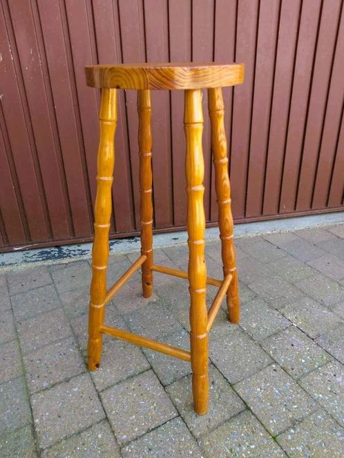 Vintage charme stijlvolle barkruk met gedraaide poten en voe, Huis en Inrichting, Barkrukken, Hout, Ophalen
